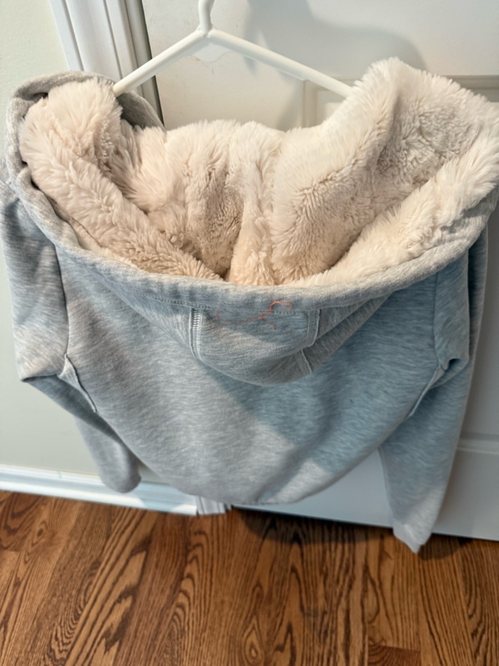 Abercrombie & Fitch Light Gray Hoodie with Sherpa Lining size small - Picture 3 of 3
